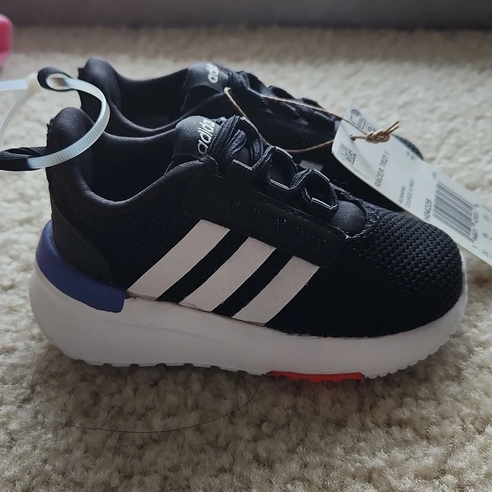 NWB Adidas racer TR21 running sneaker